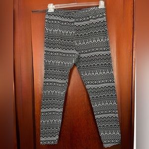 No Boundries leggings, black and white, 95% cotton 5% spandex. Very comfortable